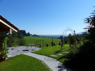 Biergarten mit Blick ins Tal