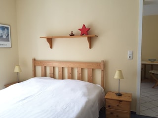 Schlafzimmer mit Doppelbett
