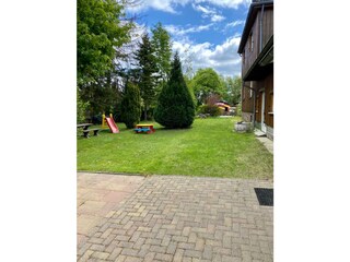 Garten mit Sitzmöglichkeit