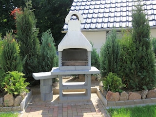 eigener Grillplatz zur Terrasse Wohnung 3