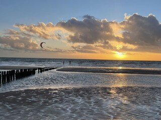 Kitesurfing am Meer