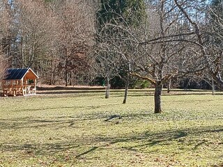 Obstwiese,Himmelsliege, Picknickhütte