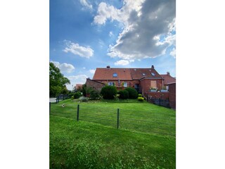Blick von außen in den Garten