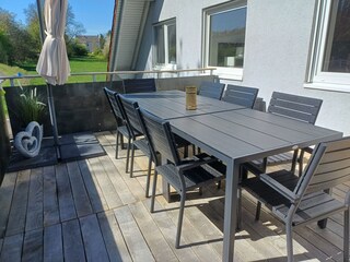 Balkon mit Sitzgelegenheit für 8 Personen