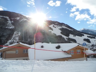 Blick von der Piste 151  auf die Ferienwohnung