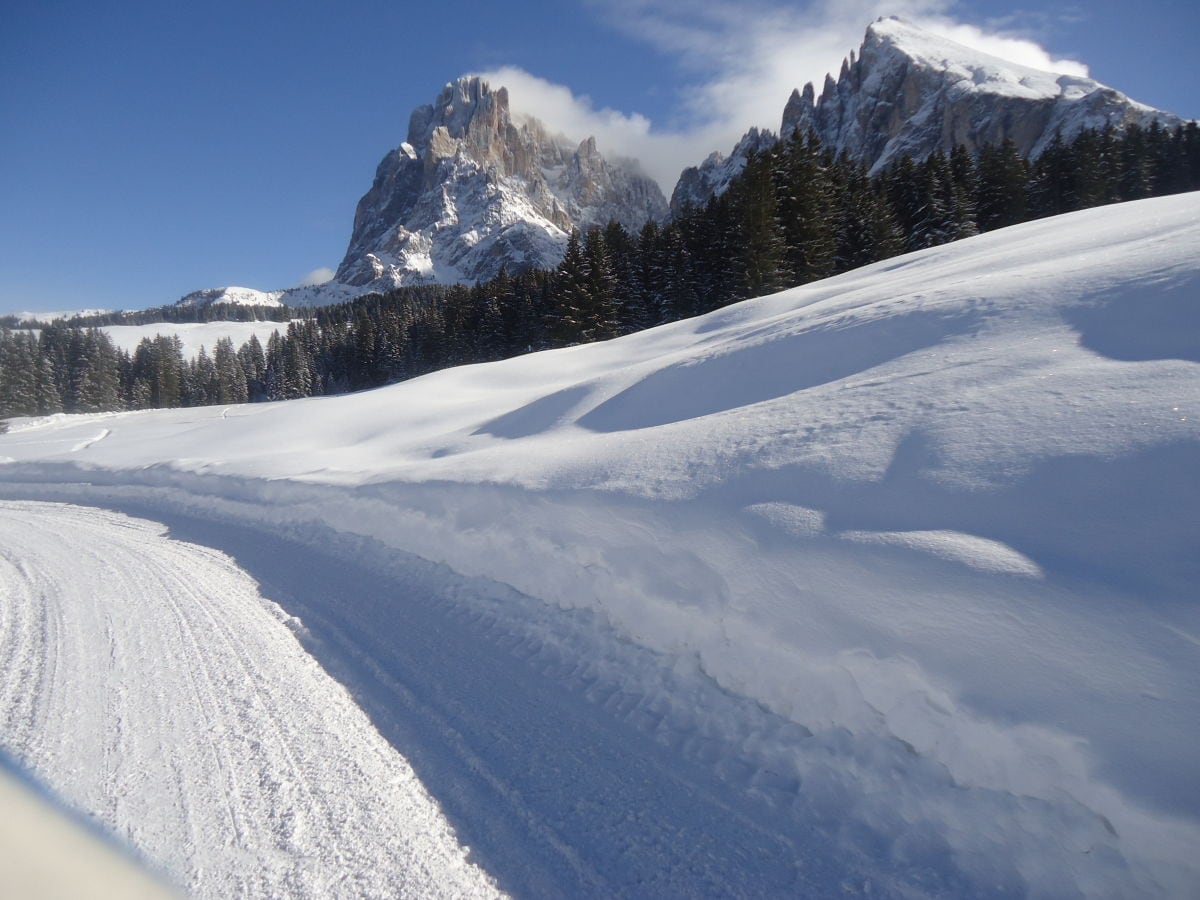 Der majestätische Langkofel im Wintermantel.