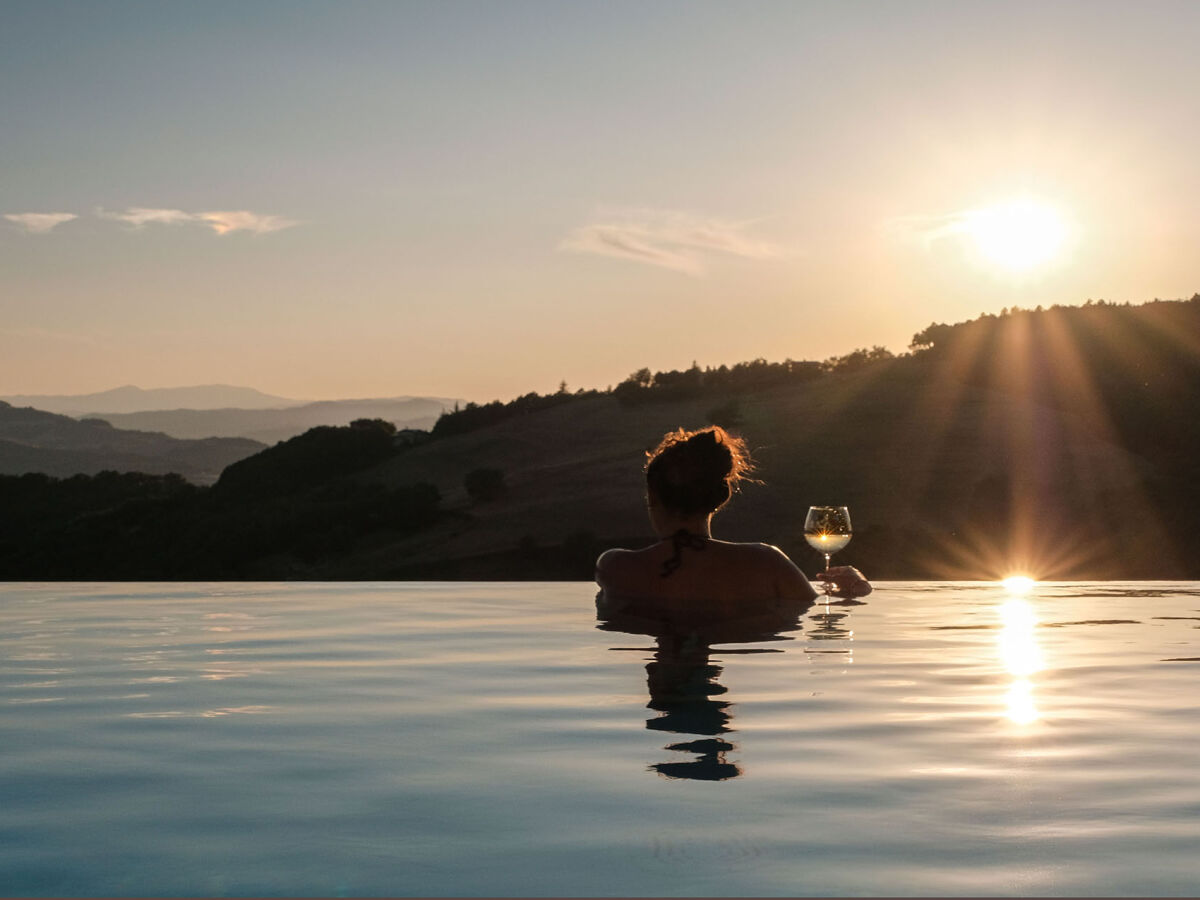 Villa del Duca - Aperitifs bei Sonnenuntergang am Pool