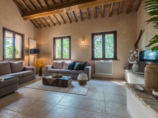 Villa del Duca - Living area with couches and TV