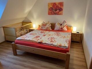 Schlafzimmer 1
