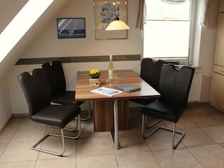 Wohnzimmer Esstisch mit Küchenzeile