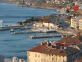 Rotary traffic at the entrance to Senj (house marked)