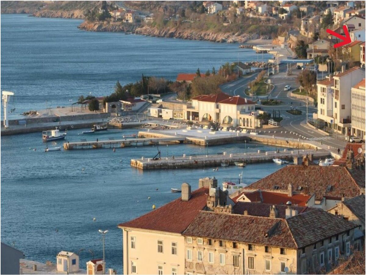 Rotary traffic at the entrance to Senj (house marked)