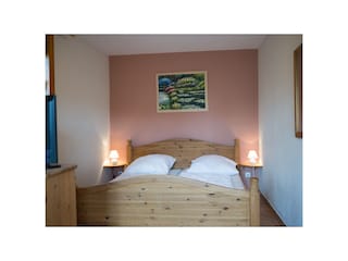 bedroom with doublebed and double-sofabed