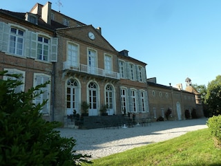 Schloss Lurcy-Lévis Außenaufnahme 3