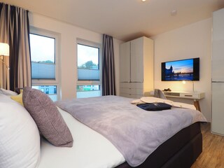 zweites Schlafzimmer mit TV