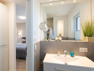 Badezimmer en Suite mit begehbarer Dusche