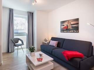 drittes Schlafzimmer mit Luxus-Schlafcouch und TV