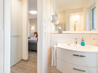 Badezimmer en Suite mit begehbarer Dusche
