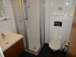 neuwertiges Duschbad