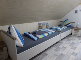 Schlafzimmer 2