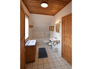 Wannenbad/WC im Obergeschoss