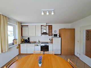 voll ausgestattete Küche, Essbereich