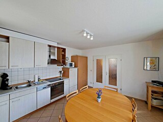 voll ausgestattete Küche, Essbereich