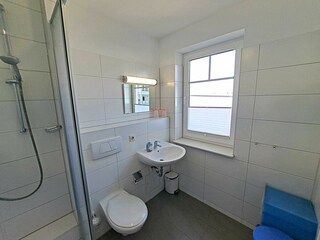 Tageslicht-Bad mit DU/WC
