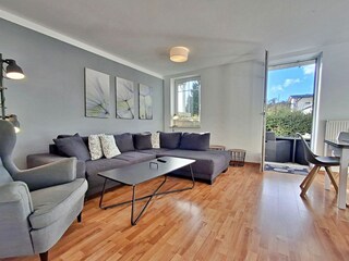 Wohnbereich mit Zugang zur Terrasse