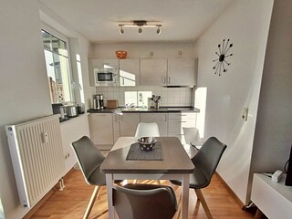 Essbereich und Küche, Zugang zur Terrasse