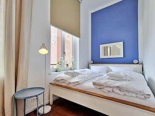 2. Schlafzimmer mit Zugang zum Balkon