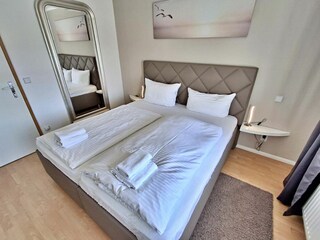 Schlafzimmer mit Doppelbett