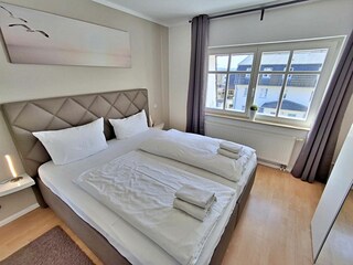 Schlafzimmer mit Doppelbett