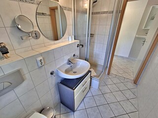 Tageslicht-Bad mit DU/WC