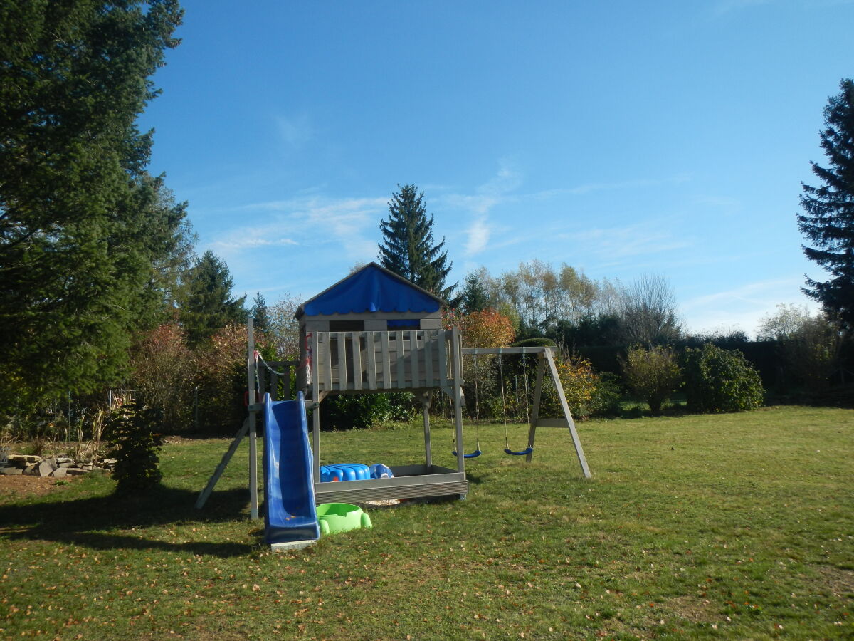 Garten mit Spielplatz