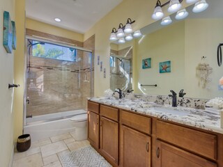 Guestrooms  Bath&Shower