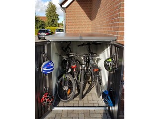 Abschließbare Fahrradgarage direkt am Haus