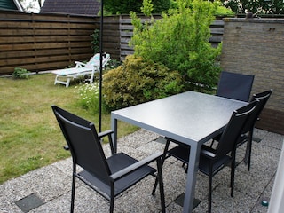 Terrasse mit Gartenmöbel