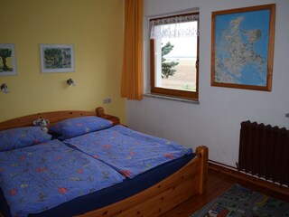 Schlafzimmer2 mit Spielteppich