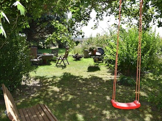 Sitzecke mit Grill und Feuerschale