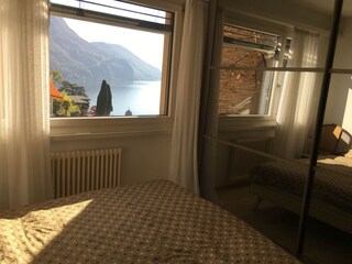 Bed room (2x2m)  with view to the lake