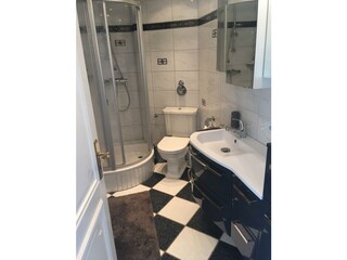 Modernes Badezimmer