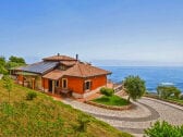 Luxusvilla mit Meerblick