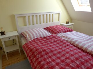 Schlafzimmer mit Doppelbett