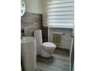 seprates WC
