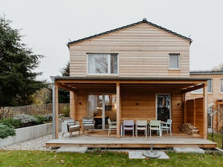 Ansicht Garten und Terrasse Ferienhaus Strandgrau