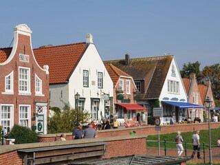 Sielstraße am Hafen von Greetsiel