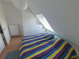 Schlafzimmer 1