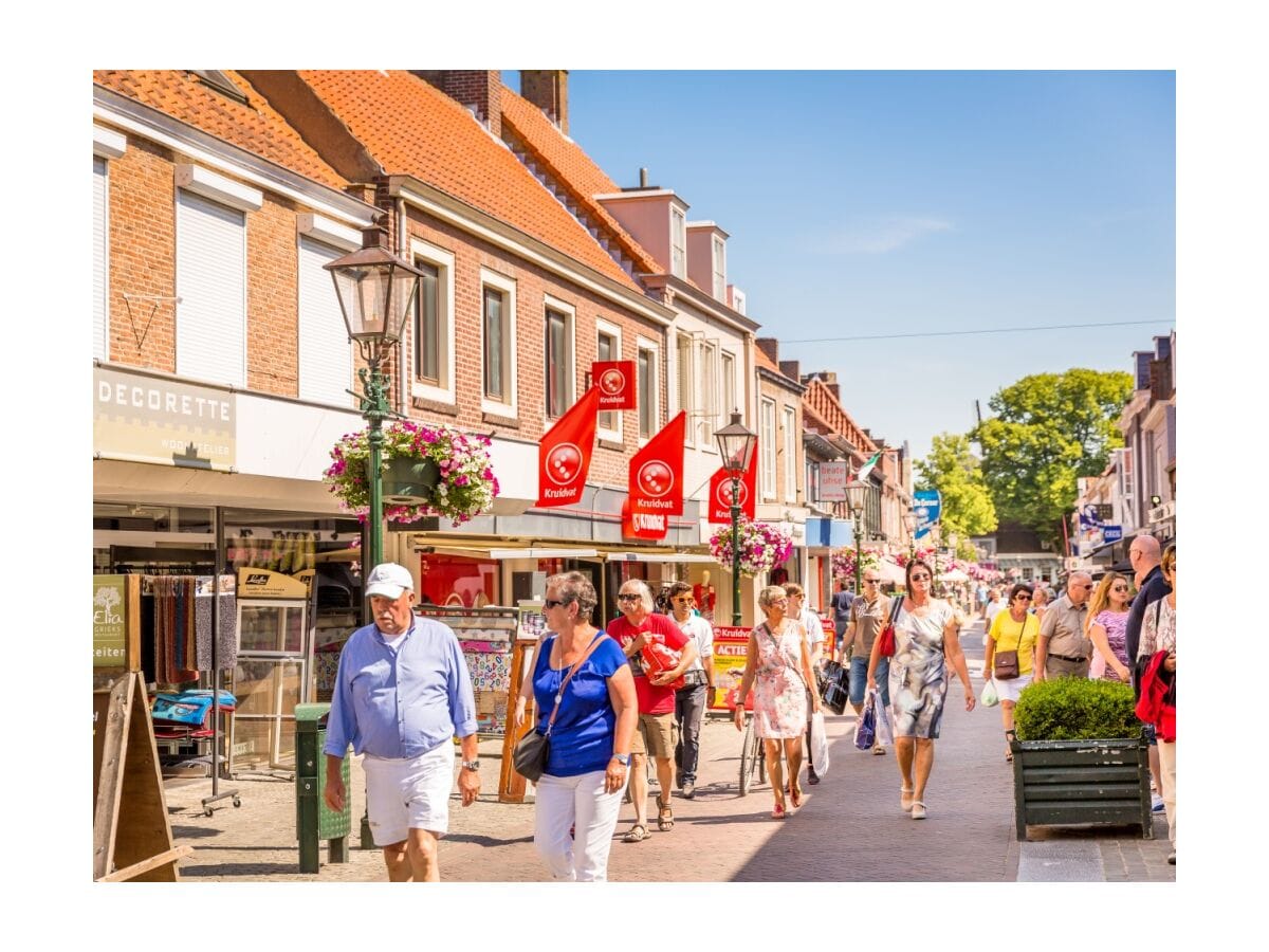 Spaß beim Einkaufen im schönen Zentrum von Sluis