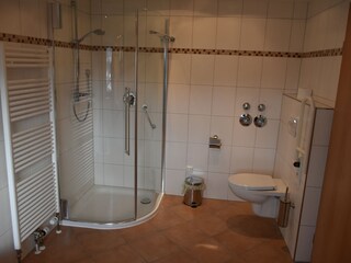 Dusche und WC